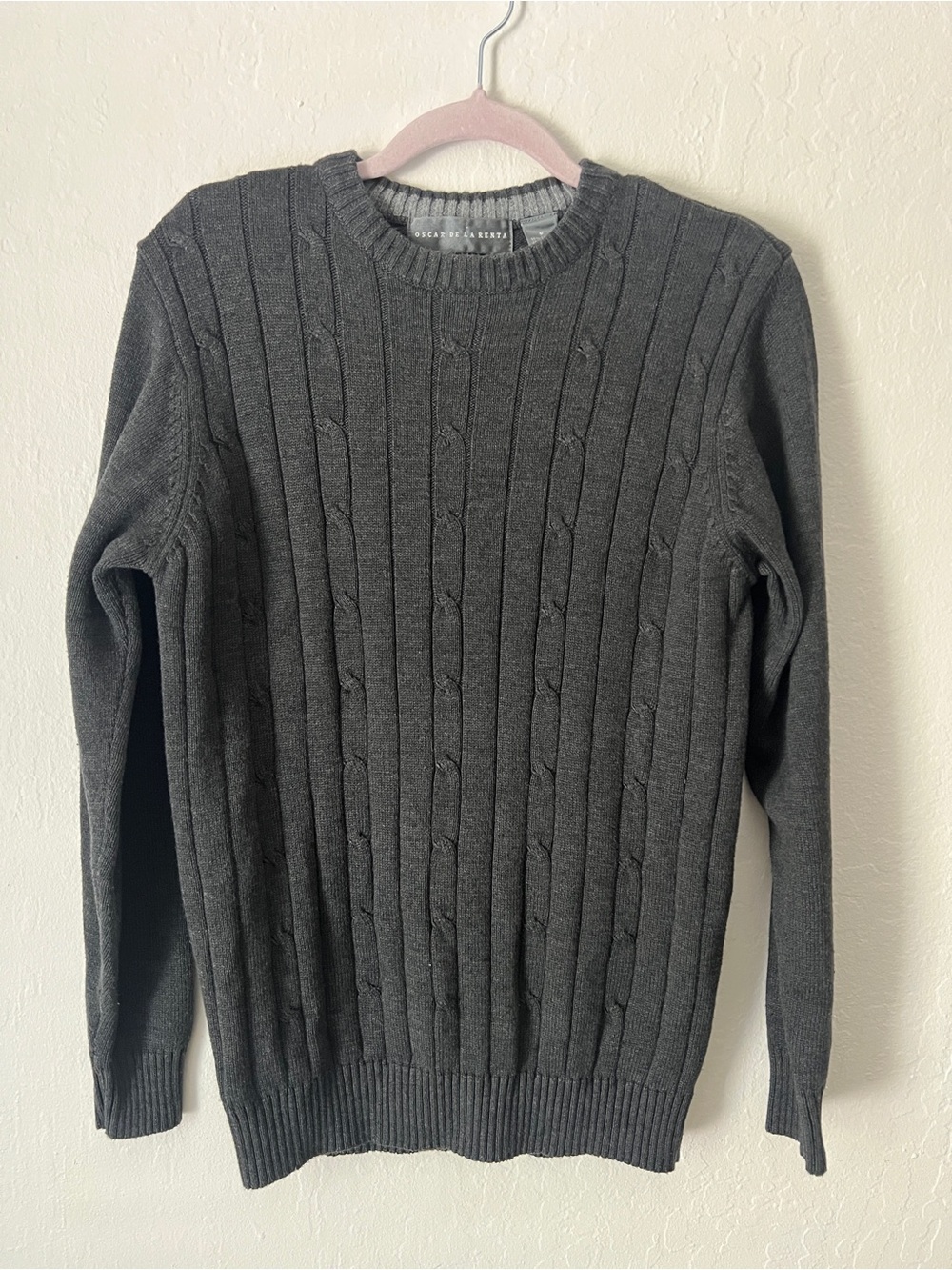 Oscar de la Renta Charcoal Cable Crewneck Pullover Sweater. Size Medium